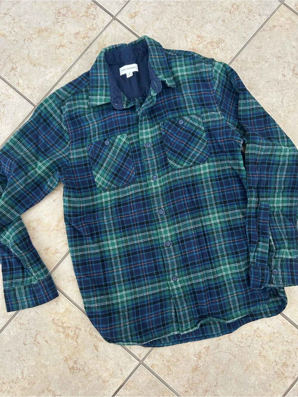 Free Assembly Men’s SMALL Flannel Shirt Blue Green Plaid Long Sleeve Button